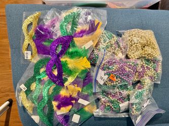 Mardi Gras Masks & Beads 💜💚💛🎭