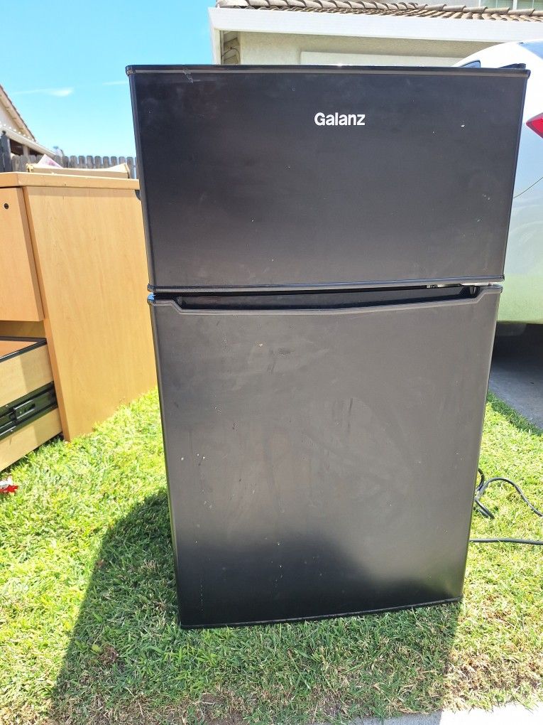 Working A Mini Fridge With Freezer