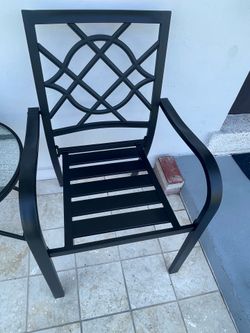 Lawn chairs set of 4 almost new only used for a month