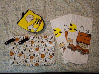 NEW 5 PIECE SNOOPY KITCHEN SET