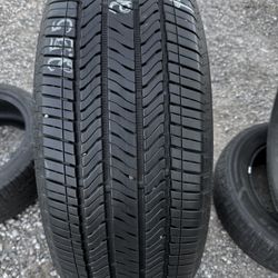 2 BRIDGESTONE 95% 255/60/19 Tires