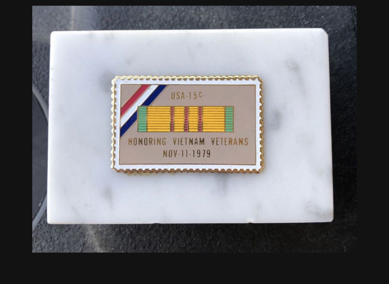 Commemorative Vietnam Veteran Usa 15 C Stamp November 11, 1979 On Marble Paperweight 