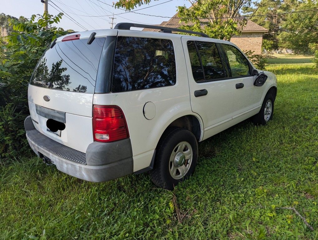 2003 Ford Explorer XLS Sport Utility 4D