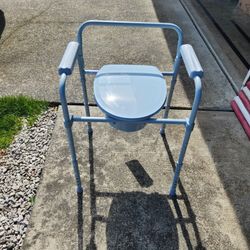  Portable Bedside Toilet