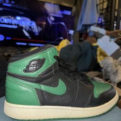 Nike Air Jordan 1 Retro High OG Pine Green 2.0 Size 6y Pre Owned 
