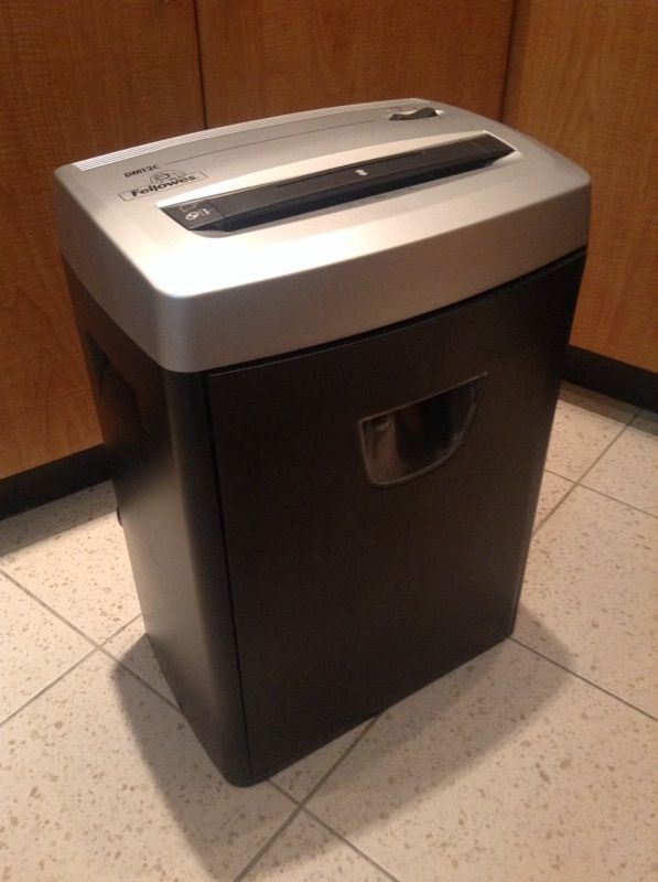 Fellowes DM12C Shredder