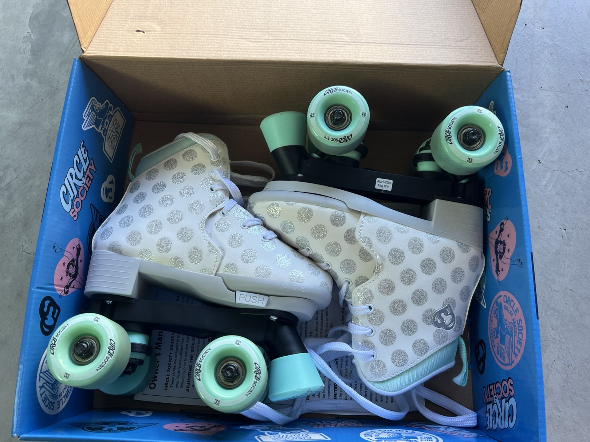 Girls Circle Society Adjustable Size Rollerskates