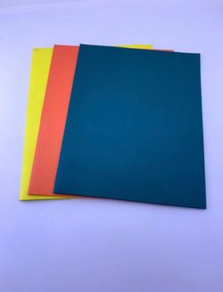 3 New Colored Scholar 2 Pocket Folders $2.00 for the lot