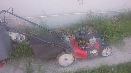 Lawnmower works needs the pull string. DeWalt weadeater needs battery works Good 100 each or 180 the pair no bs people hmu