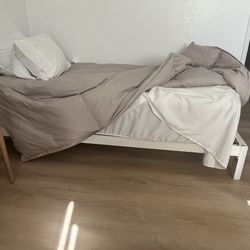 Twin Bed Like New!
