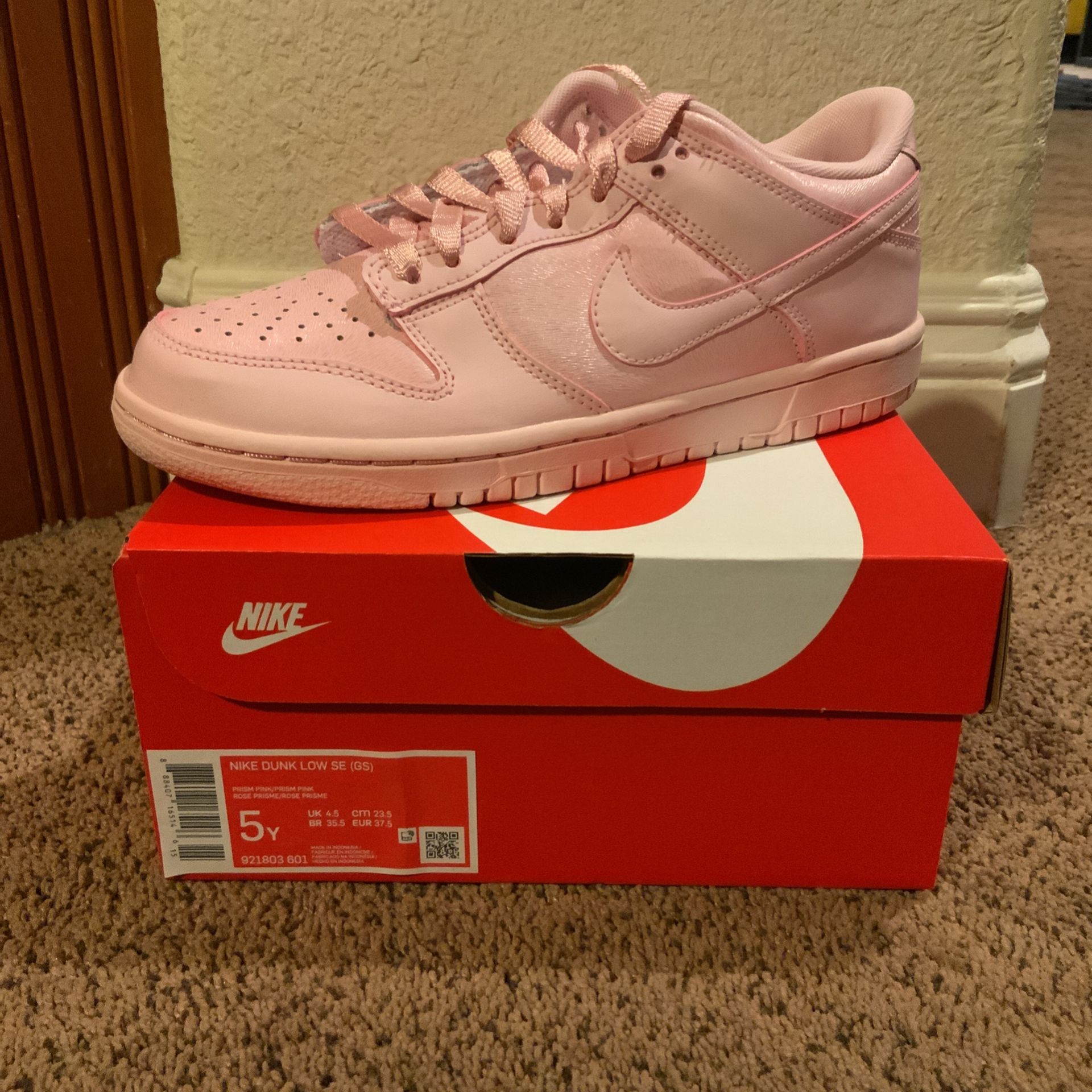 Nike dunk low prism pink size 5y GS Sb Dunk Yeezy Travis Scott Nike