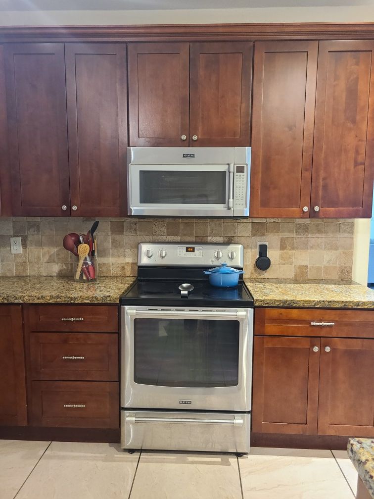 Wood Kitchen Cabinets and Granite Countertops with Island