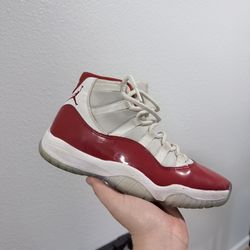Jordan retro 11 white and red