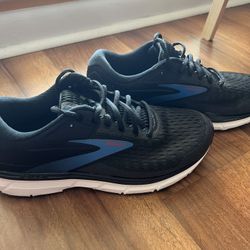 Men’s Brooks Size 8 Wide