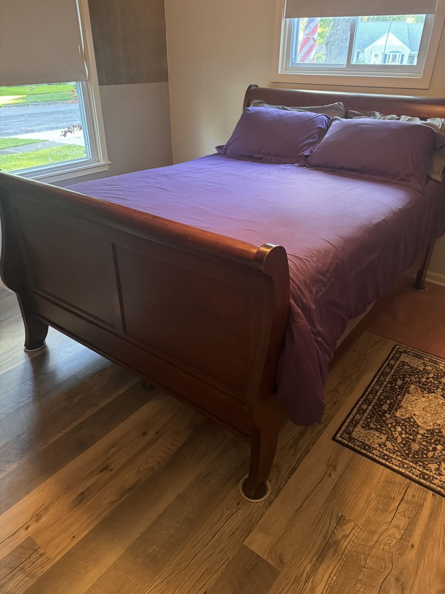 Queen Sized Sleigh Bed