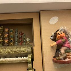 Disney - Snow White Figurine