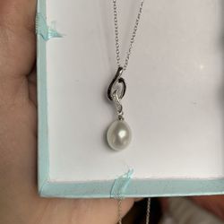 925 Silver With diamonds And Freshwater Drop Pearl