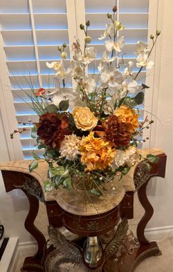 BEAUTIFUL FLOWER ARRANGEMENT