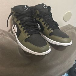 Nike Air Jordan 1 Mid Size 10.5