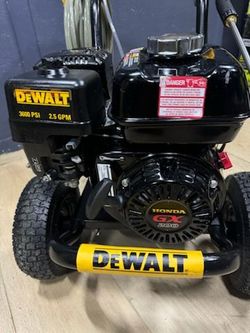 Dewalt 3600 PSI 2.5 GPM Gas Pressure Washer with Honda GX200 Engine, Heavy-Duty Commercial Cold Water Power Cleaner
