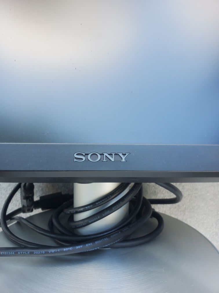 Sony SDM-P234 23" Widescreen Lcd Color Computer Display Monitor DVI-D Vga Cables