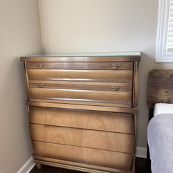 United Furniture Mid Century Modern Bedroom Set