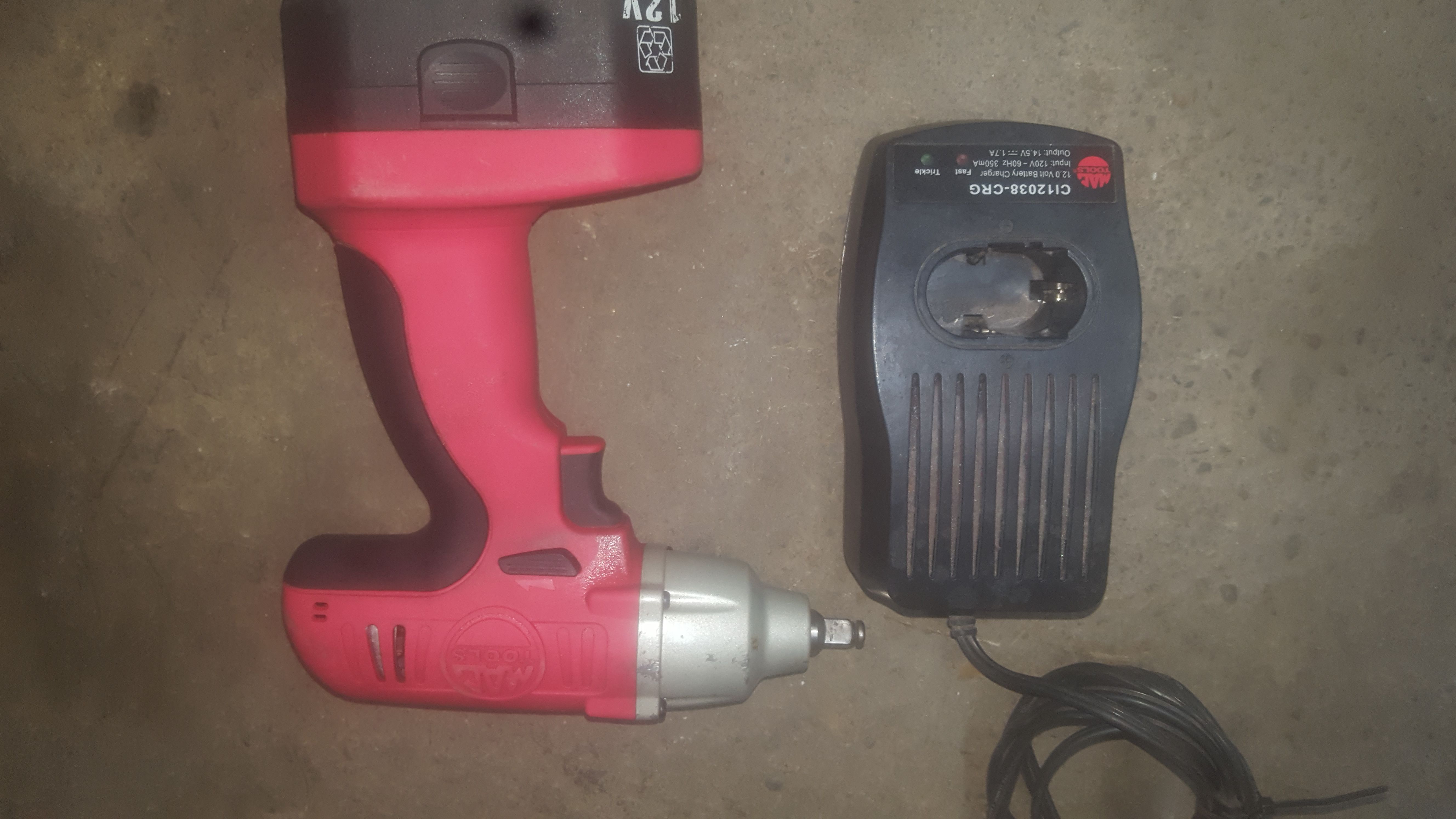 Mac tools 3/8 impact w battery and charger