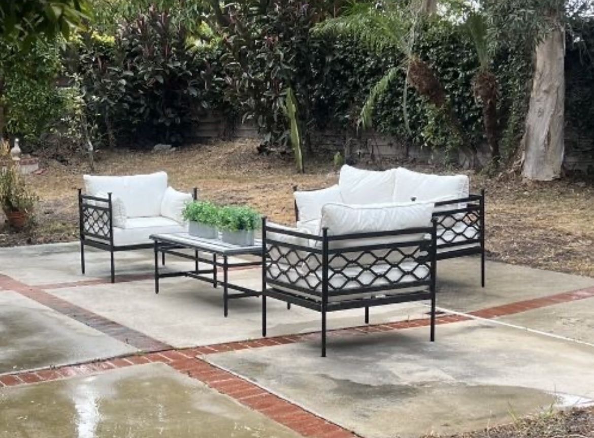 PATIO FURNITURE BRAND NEW/CORNHOLE