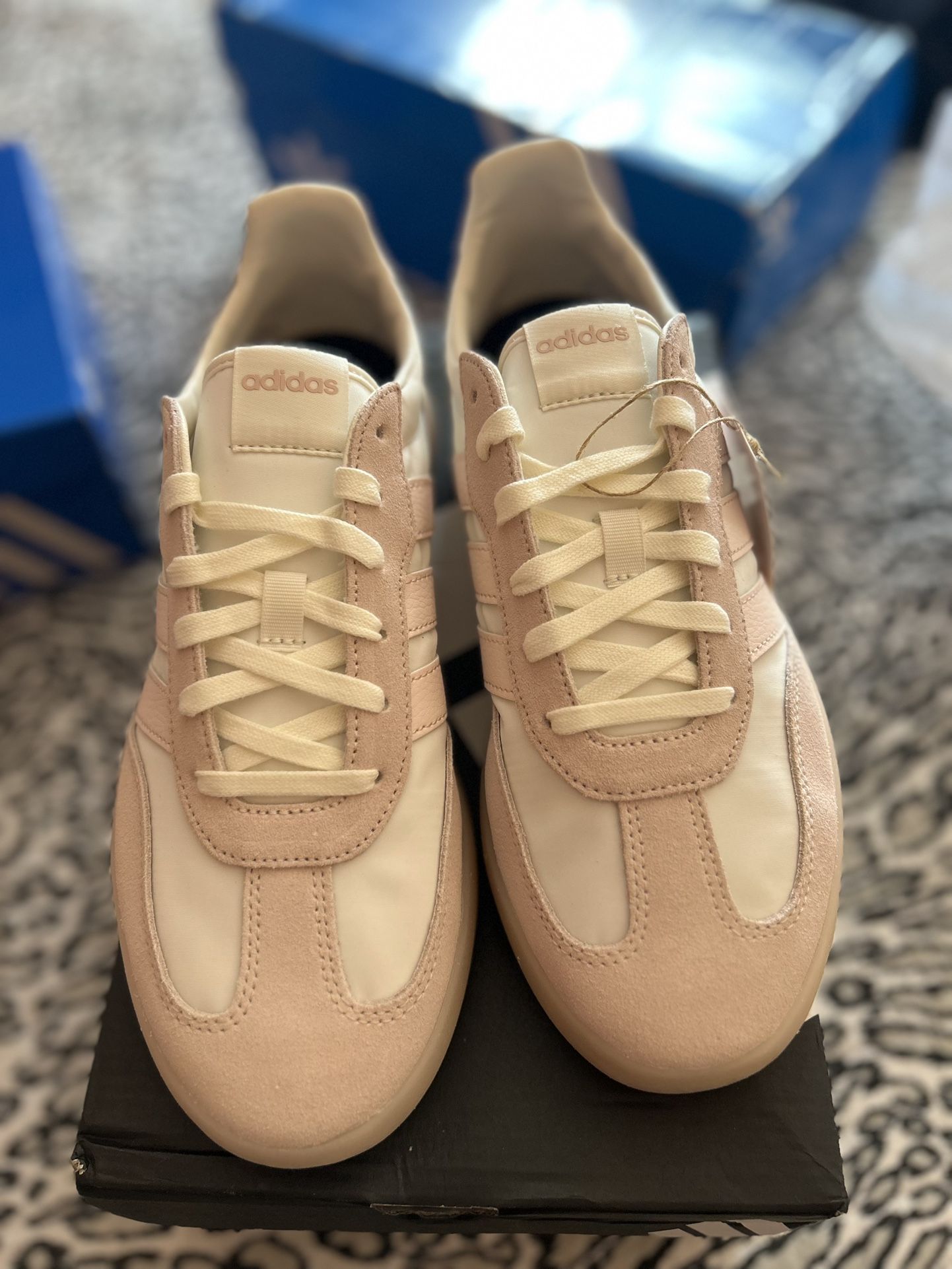 New Women Adidas Pink & White Size 8 $60 Firm