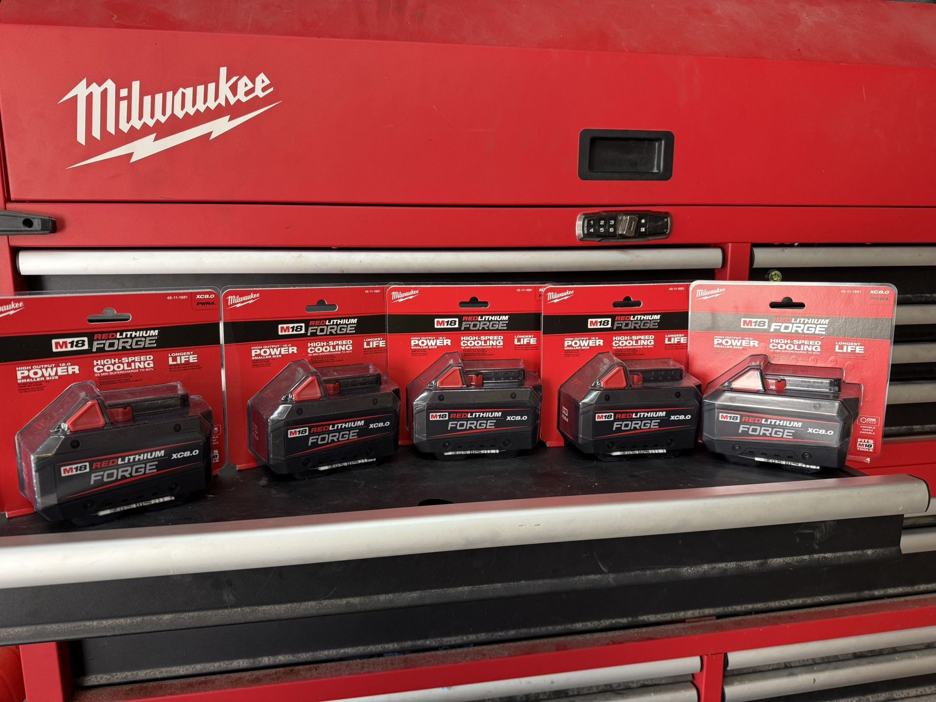 MILWAUKEE M18 18V Lithium-Ion REDLITHIUM FORGE XC 8.0 Ah Battery Pack