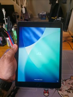 iPad 9th Gen W/ Apple Pen And Accessories