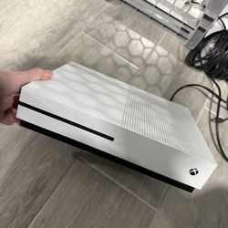 Xbox One S Console (White) With 2 Controllers And Cable
