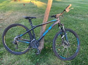 GT Mountain Bike Black and Blue