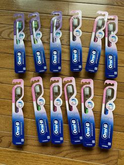 Lot of 12 toothbrush