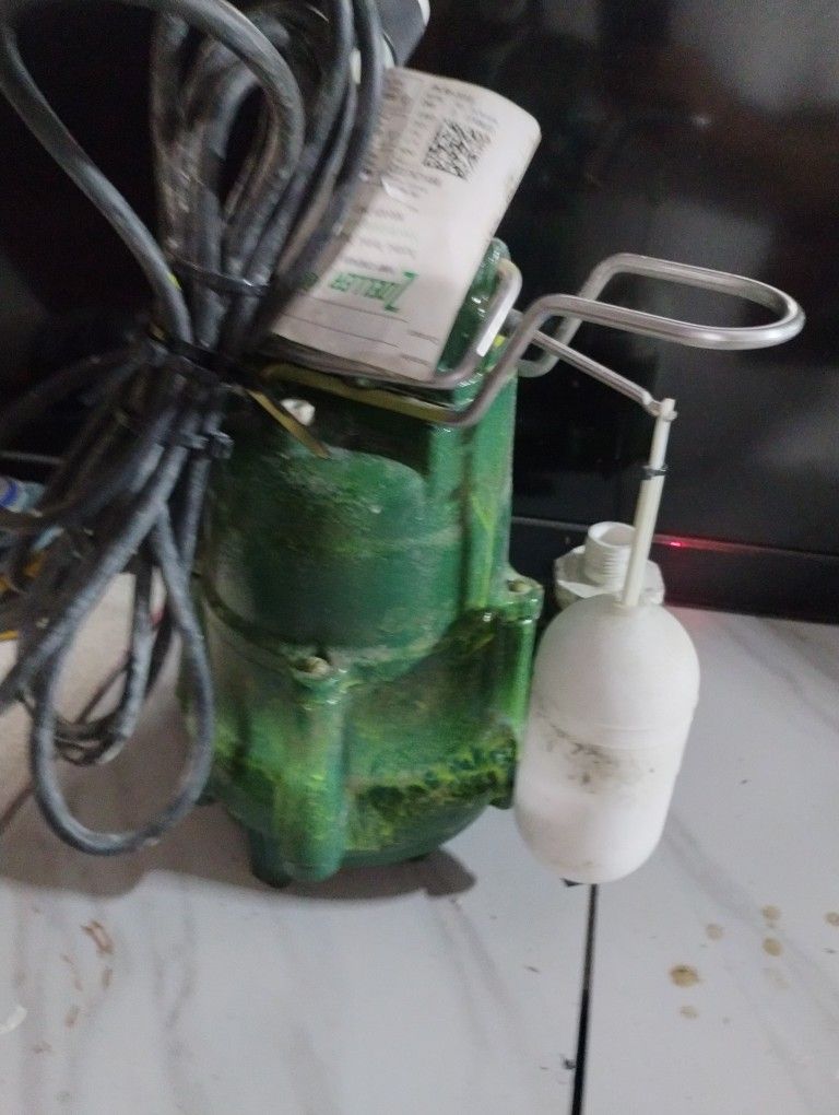 Sump Pump And Hose