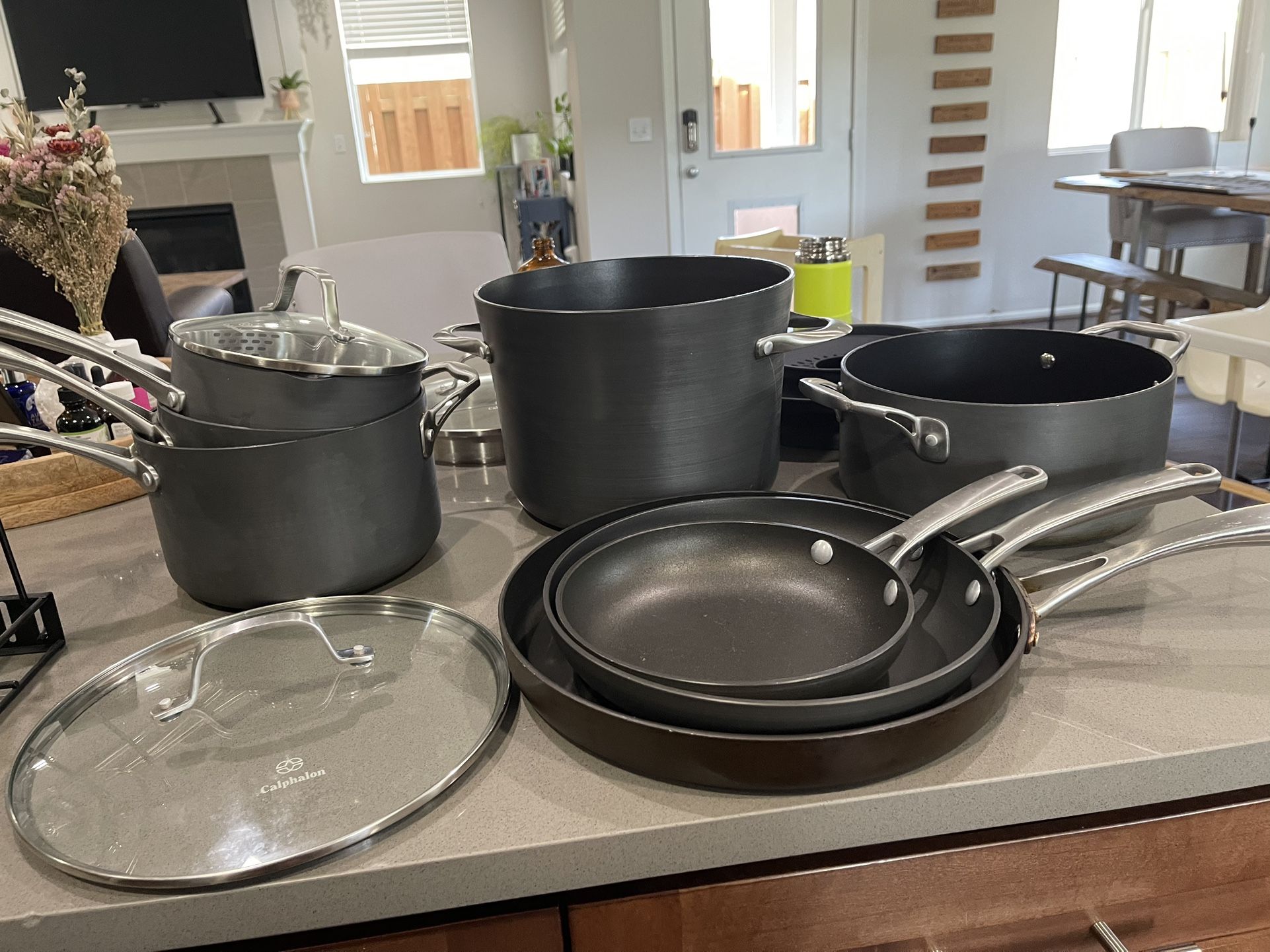 19 Piece Calphalon Nonstick Pots And Pans Set for Sale in Federal Way