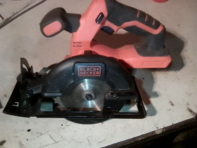 BLACK+DECKER Wireless saw