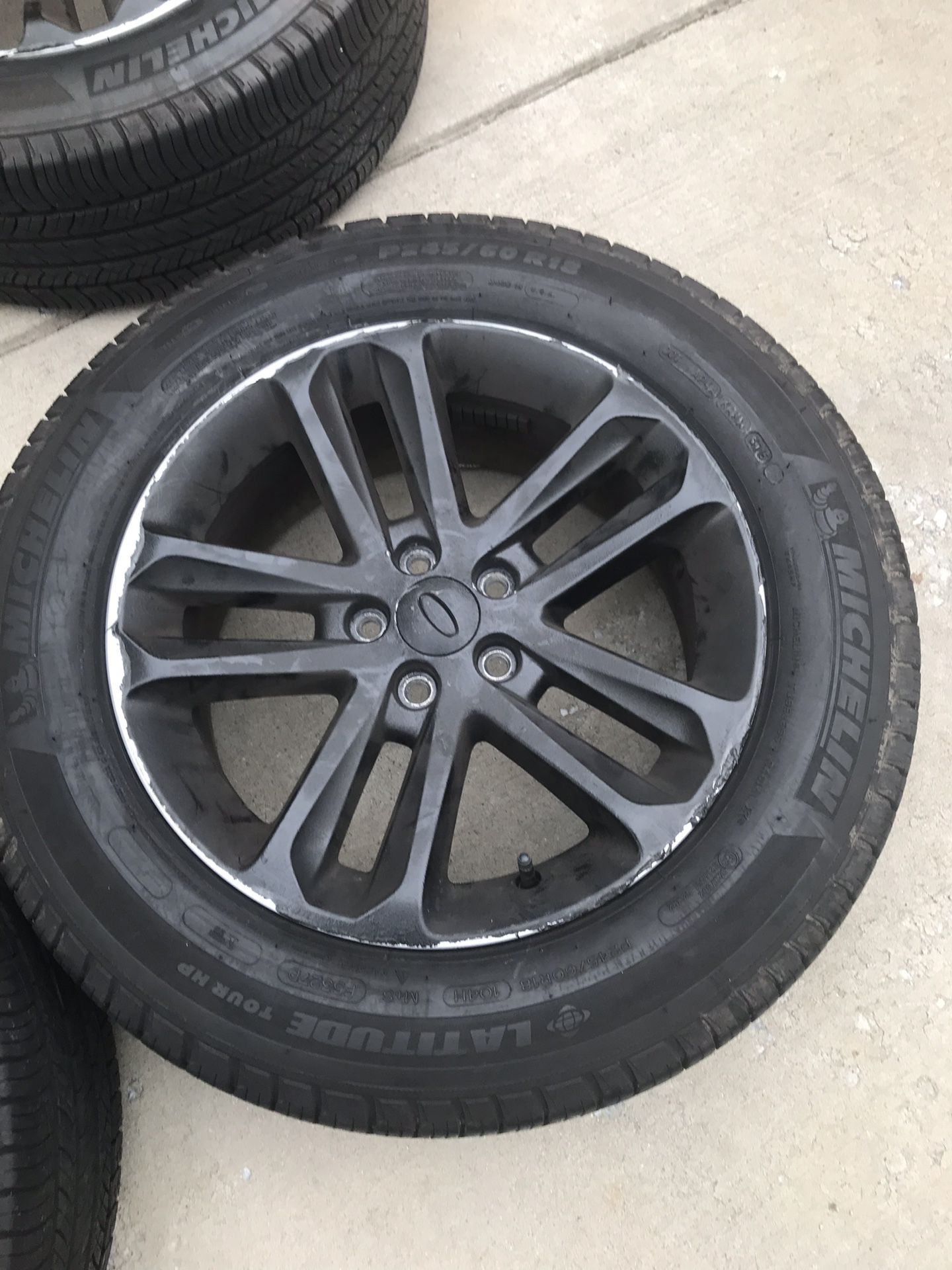 Ford Explorer tire and rims (4)
