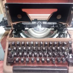 Olympia De Luxe SM3 Typewriter 