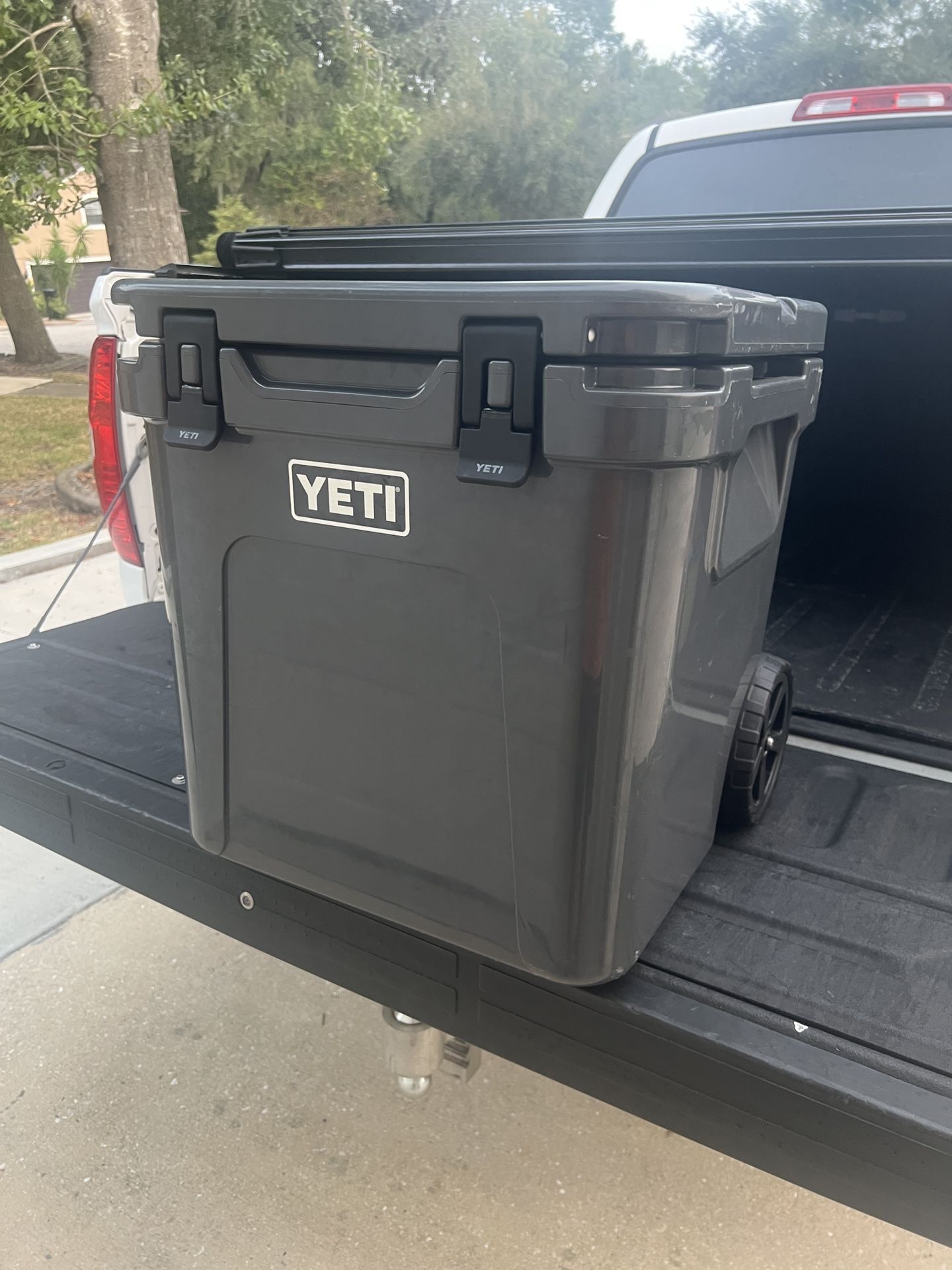 YETI Roadie 48 wheeled cooler…… Charcoal