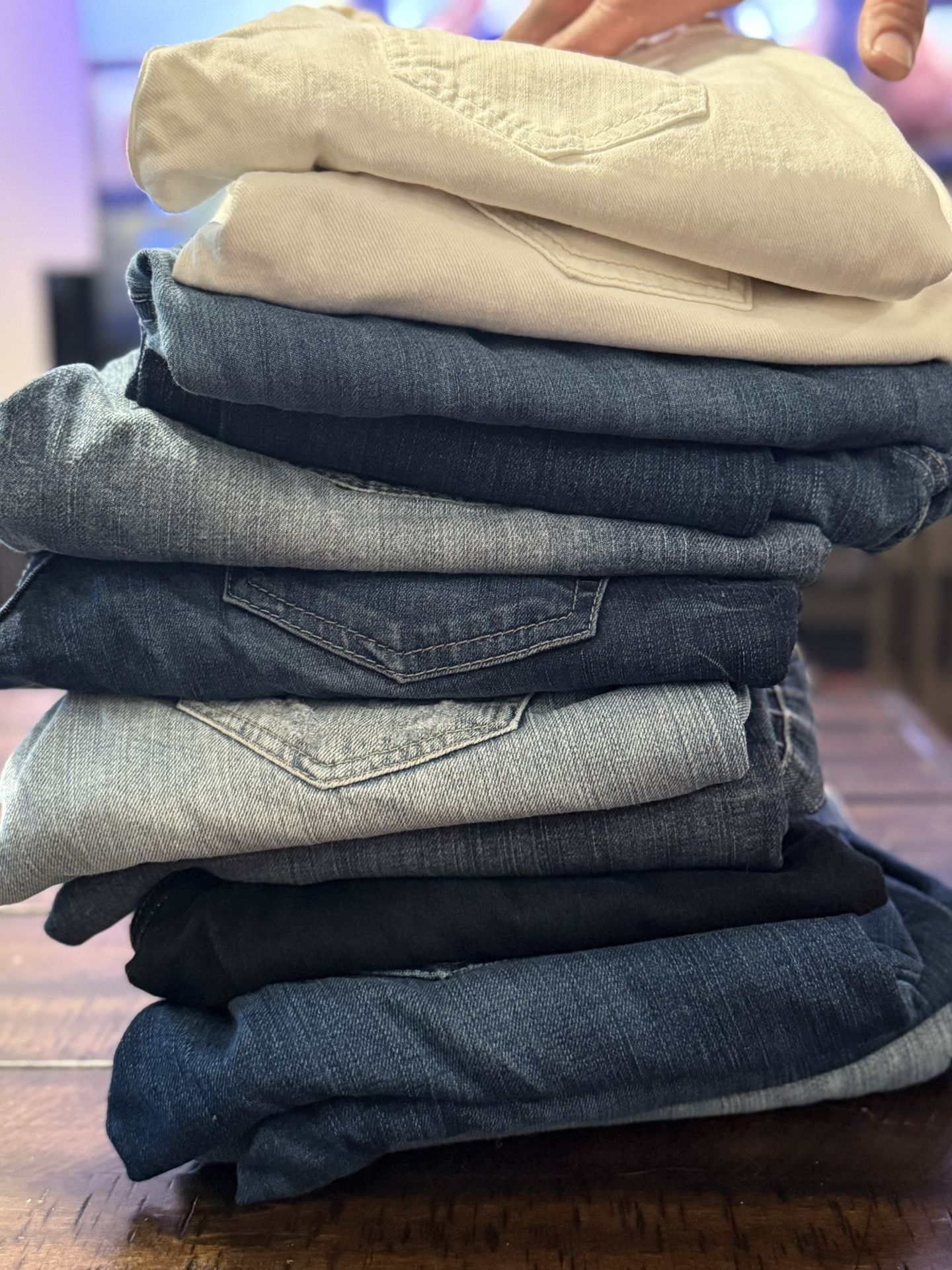 12 Pairs Of Guess Jean Size 28 $150 For All