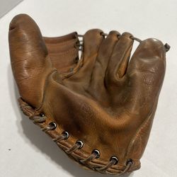 1940’s - 50’s  Baseball Glove Great Condition 