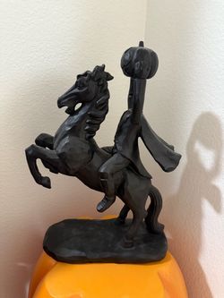 LARGE HEADLESS HORSEMAN STATUE