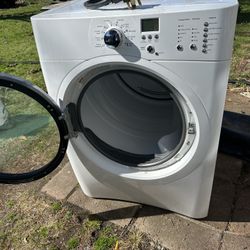 Electric Dryer  In Very Good Condition 