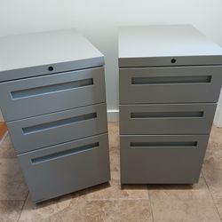 2 small file cabinets - metal