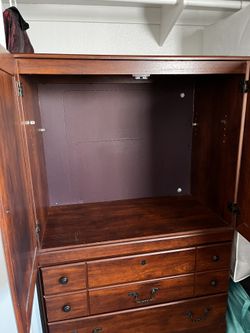 the closet And Tv Stand