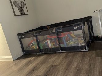 Toddler play pen