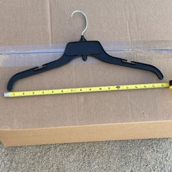 17” black plastic hanger,for blouses,dresses,shirts,https://offerup.com/redirect/?o=ZXRjLmJveA== of 200 pcs.