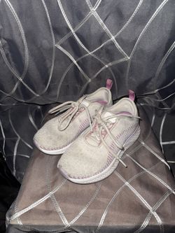 Girls Shoe Sz 12.5D