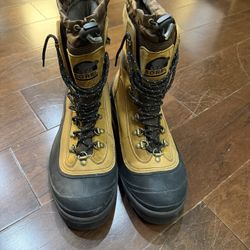 Men’s Sorel Size 12 - Snow Boots 